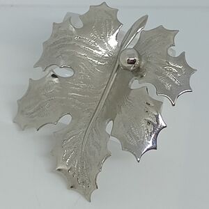 * vintage Giovanni silver tone leaf pin brooch